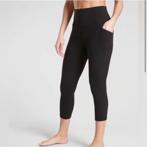 ATHLETA
SALUTATION STASH POCKET II CAPRI